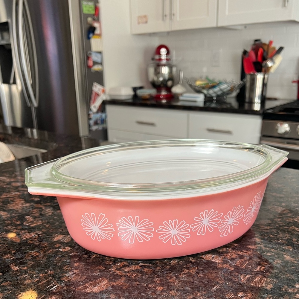 Vintage Pyrex Pink Daisy 045 2 1/2 Quart Oval Casserole Baking Dish and lid